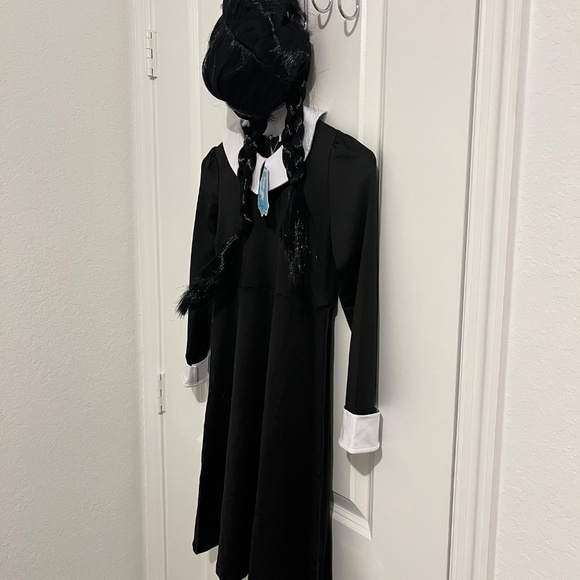 Wednesday Costume - Picture 4 of 4
